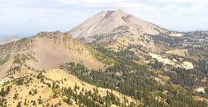 Lassen Peak from Brokeoff mountain / Daniel Mayer 